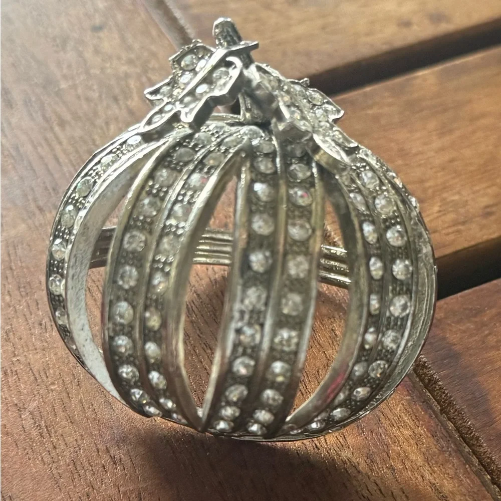 Tahari Home Pumpkin Rhinestone Napkin Rings Set of 4 Silver NIB Fall Decor